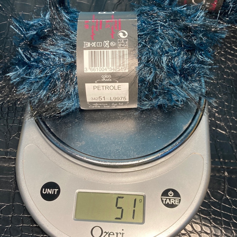 10 NWT Bergere de France Soft Faux Fur Yarn Color Petrole ALL‎ Lot L9975 - Picture 11 of 15